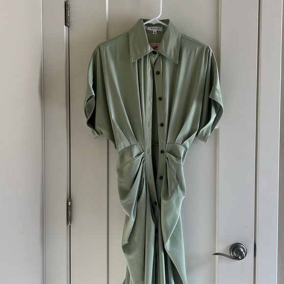 ELEGANT FLOWY BUTTON DRESS - Picture 1 of 6